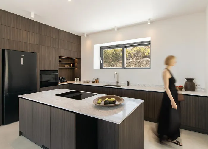 Moonhouse Paros Kostos